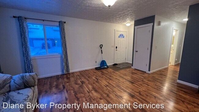 Building Photo - 2 br, 1 bath House - 1801 Bellevue Loop