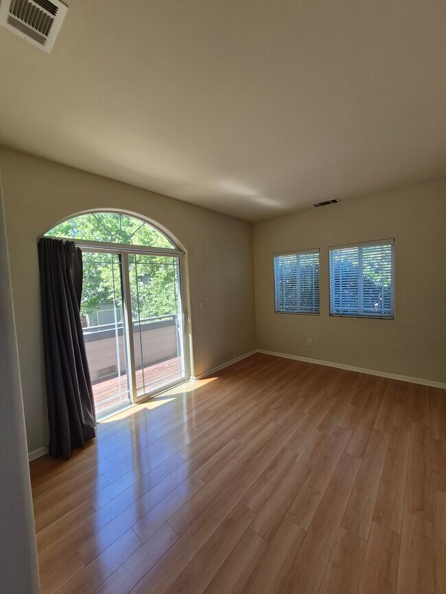 Foto del edificio - 12 Laurel Ct