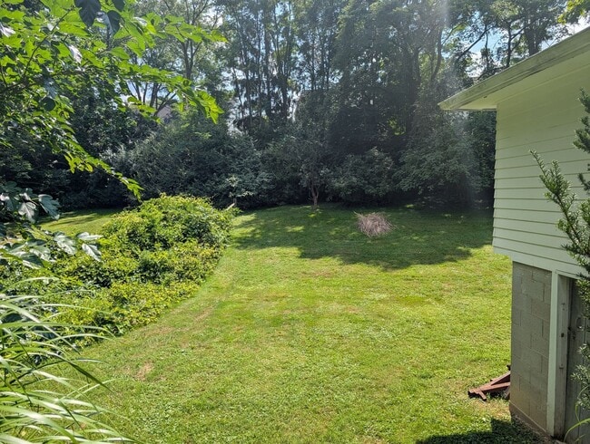 Building Photo - 8983 Highland Dr