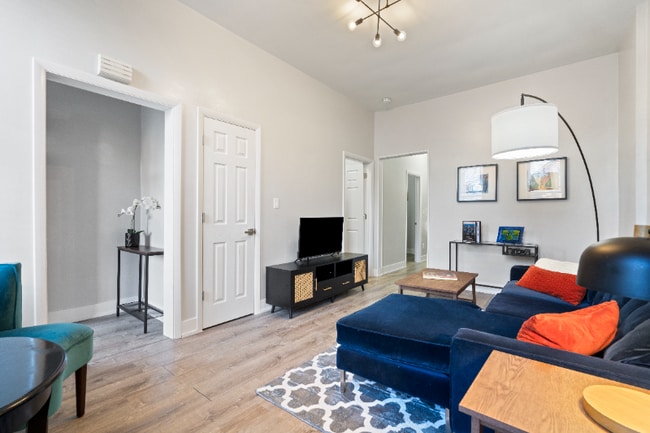 Building Photo - 2345 W 21st St