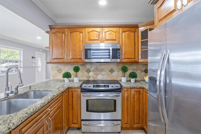 Building Photo - 3240 SW 69th Ave