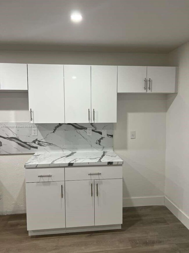 Building Photo - 1236 NW 4th Ave