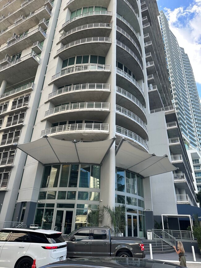 Foto del edificio - 690 SW 1st Ct