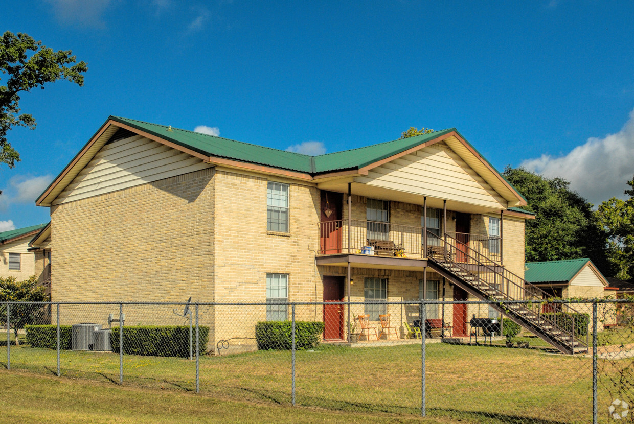100 Lamar St, Willis, TX - The Domain