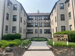 Building Photo - 17-19-19 Leroy Pl