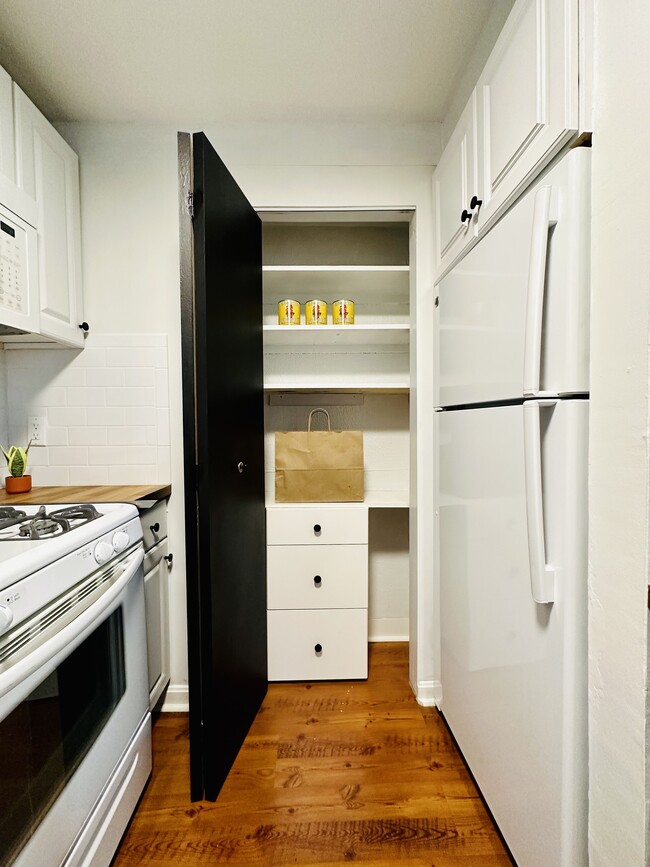 Building Photo - 982 Hatch St