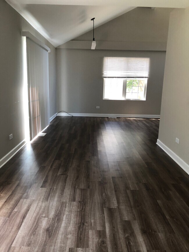 Building Photo - 4302 River Glen Dr