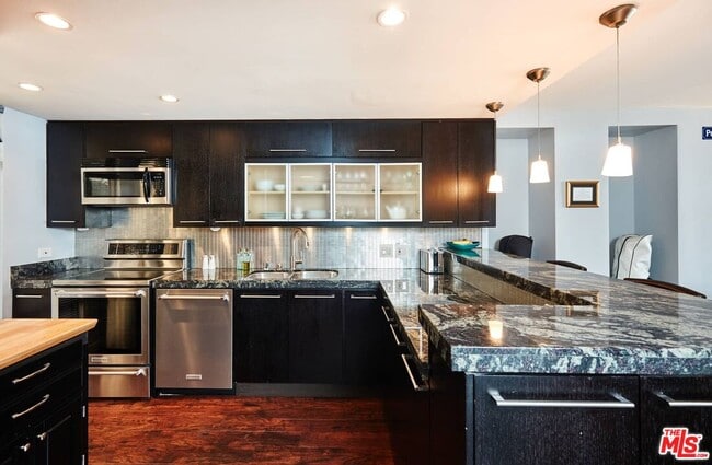 Building Photo - 4267 Marina City Dr