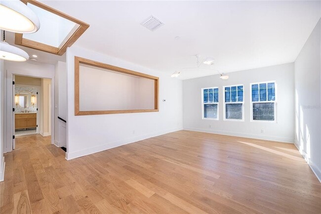 Building Photo - 421 W Fairbanks Ave