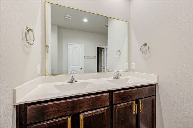 Building Photo - 20451 Green Mountain Dr