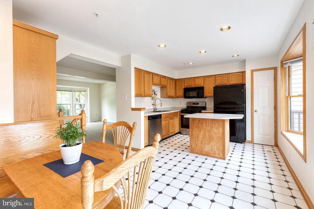 Building Photo - 7 Silver Birch Ct