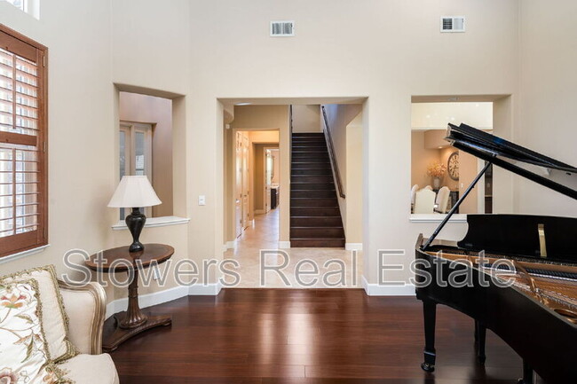 Building Photo - 1301 Sugarloaf Dr
