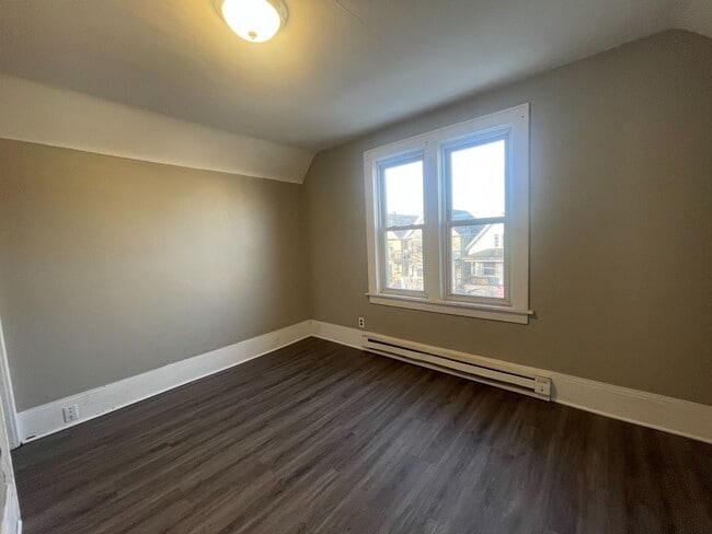 Building Photo - 2305 W Burnham St