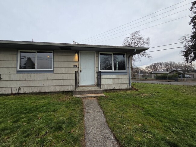 Foto del edificio - 8801 Commercial St SW