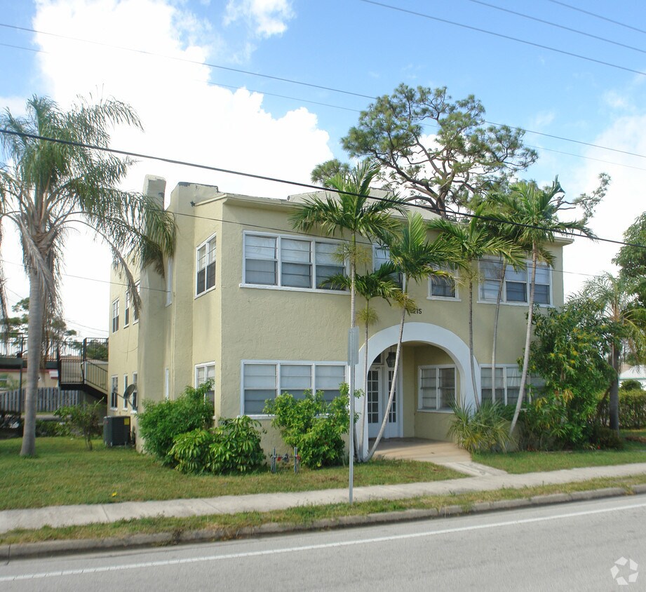 Building Photo - 215 S Seacrest Blvd