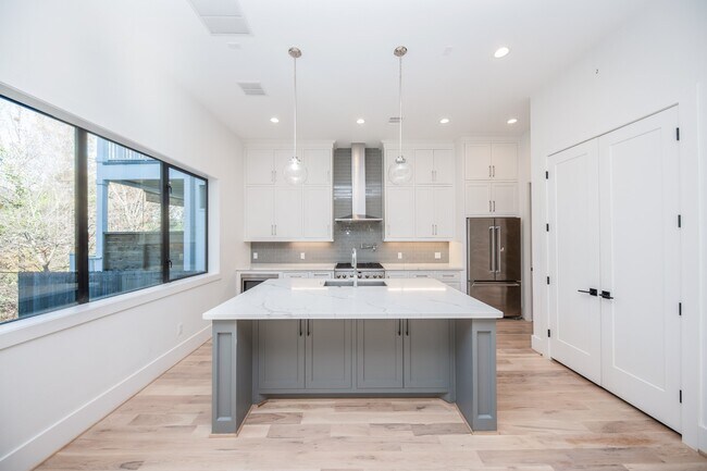 Foto del edificio - 2501 Julian St