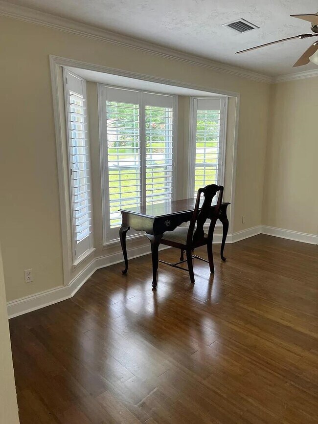 Building Photo - 4040 Roscrea Dr