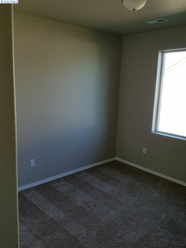 Building Photo - Newer Hayden Home