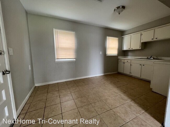 Building Photo - 3 br, 1 bath House - 824 NW 34th