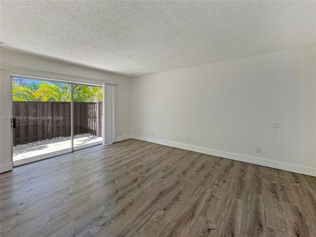 Foto del edificio - 9000 SW 137th St