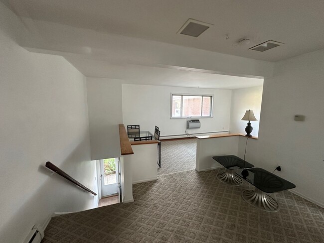 Foto del edificio - 1 Bed 1 Bath Annual Rental.