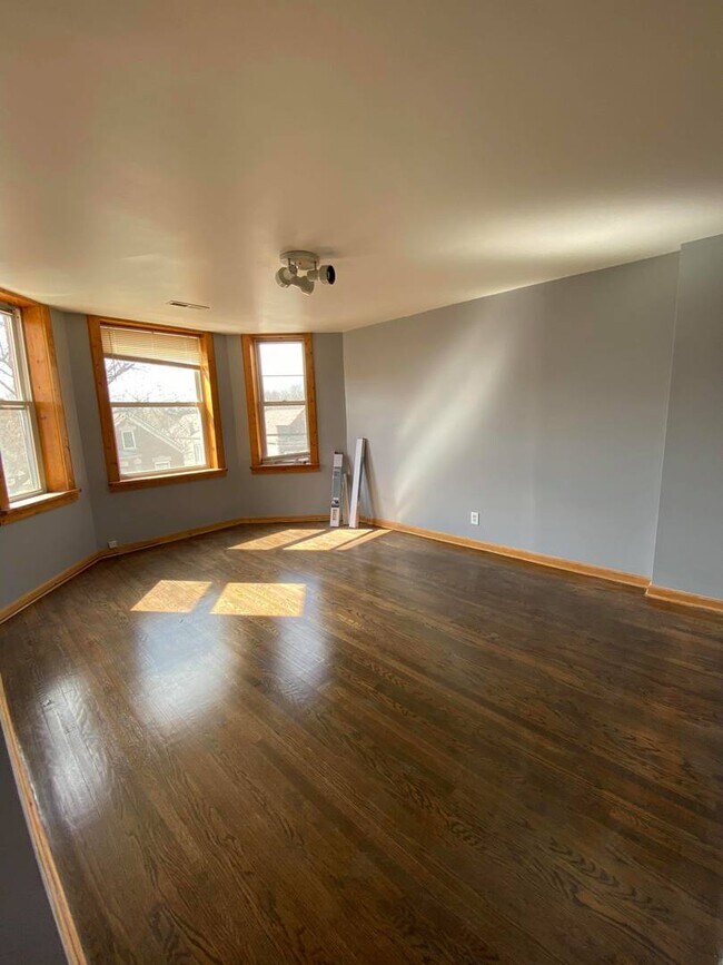 Building Photo - 1453 S Springfield Ave