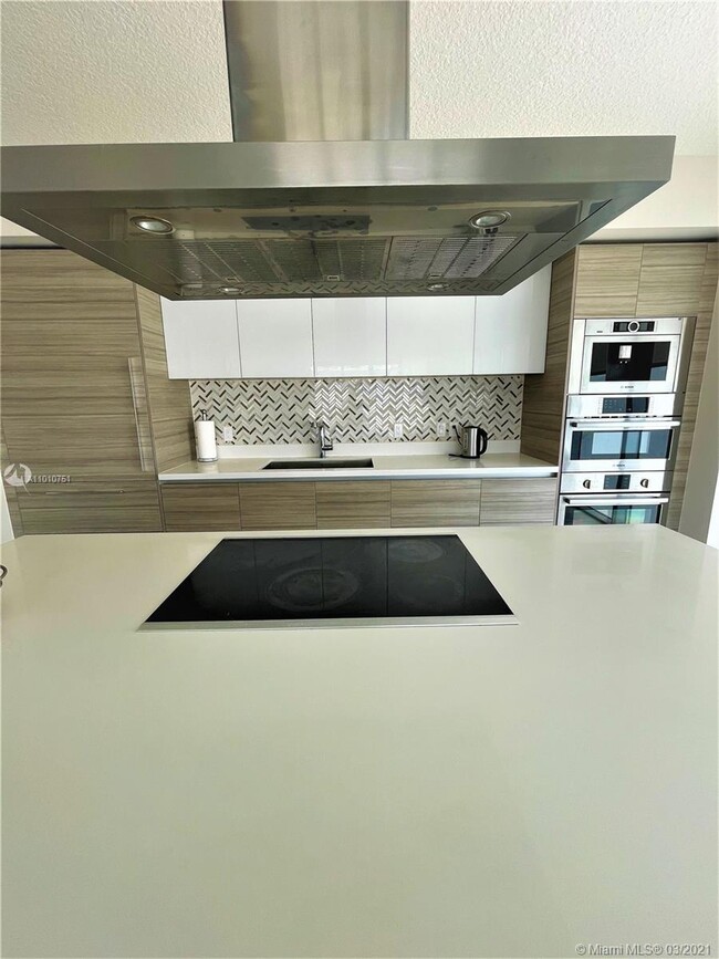Building Photo - 300 Sunny Isles Blvd