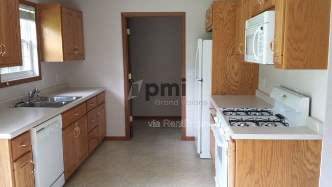 Building Photo - 6381 IL-48