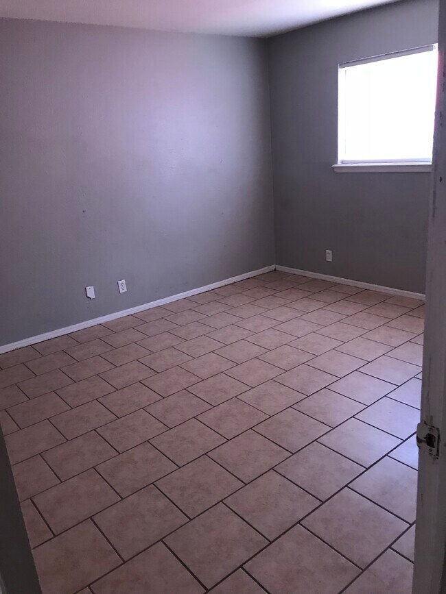 Foto del edificio - 1444 N Norman Ave