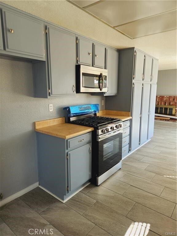 Building Photo - 14835 Alba Way