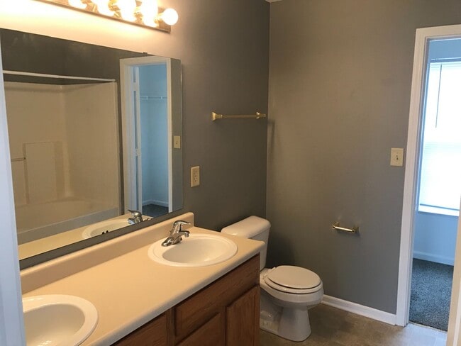 Building Photo - Plainfield - 3 BR + loft