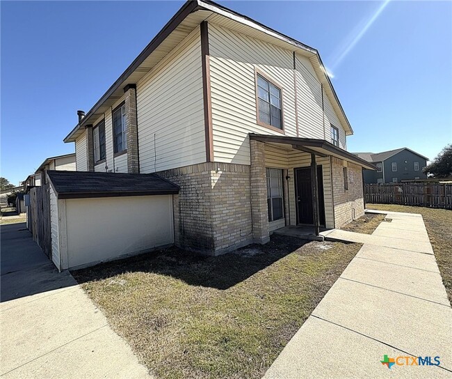 Foto del edificio - 1202 Covey Ln