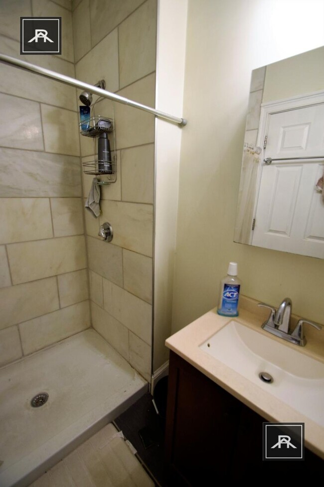 Foto del edificio - 3 bedroom in Medford MA 02155