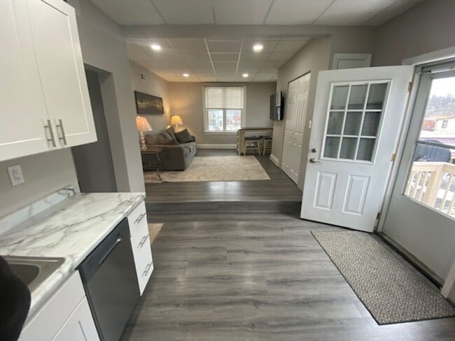 Foto del edificio - 2 bed/1 bath Apartment in the heart of Downtown Irwin