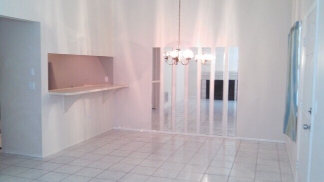 Foto del edificio - Charming 2 Bedroom 2 Bath Condo (Mirror Lake Condominiums)