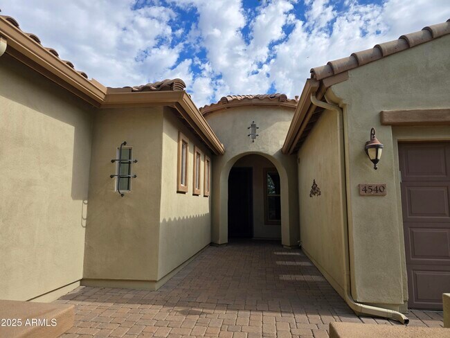 Foto del edificio - 4540 E Portola Valley Dr