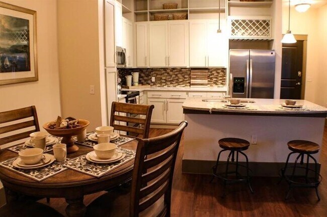 Foto del edificio - 1701 N Lois Ave