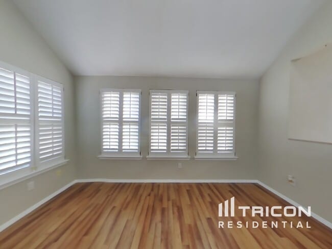 Building Photo - 7815 Snowberry St NW