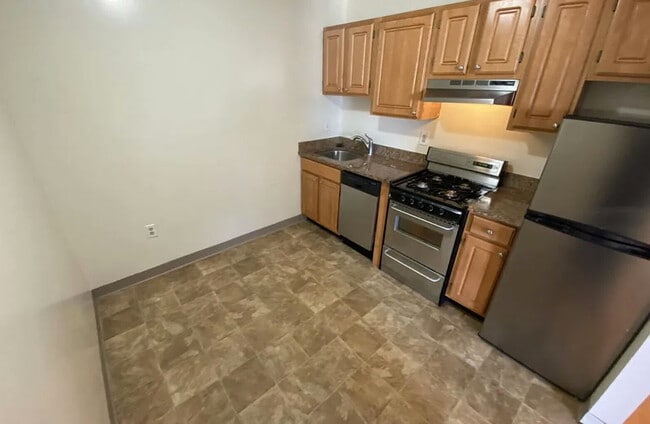 Building Photo - 382 Dorchester St