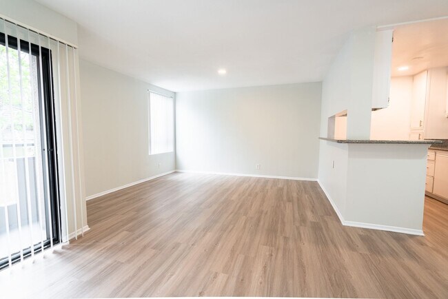 Foto del interior - 6310 Sylmar Ave