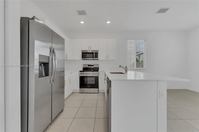 Foto del edificio - 725 SE 14th Ct
