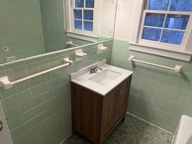 Building Photo - 1614 Woodrow Ave