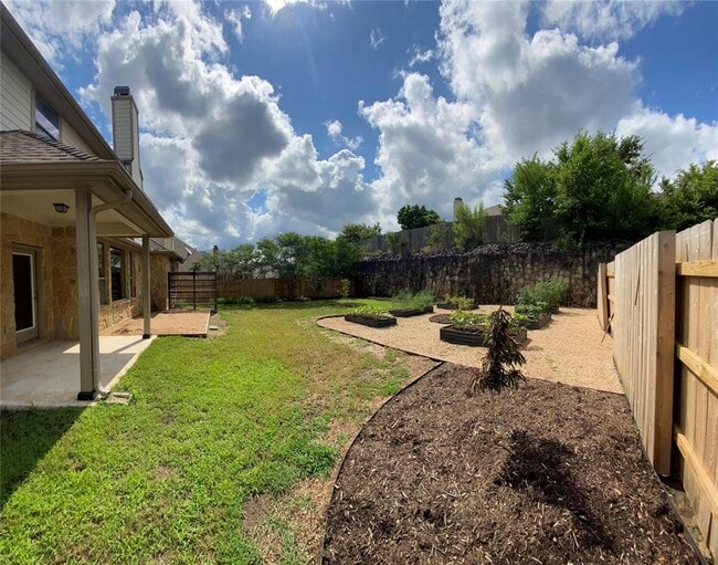 Building Photo - 705 Harris Dr