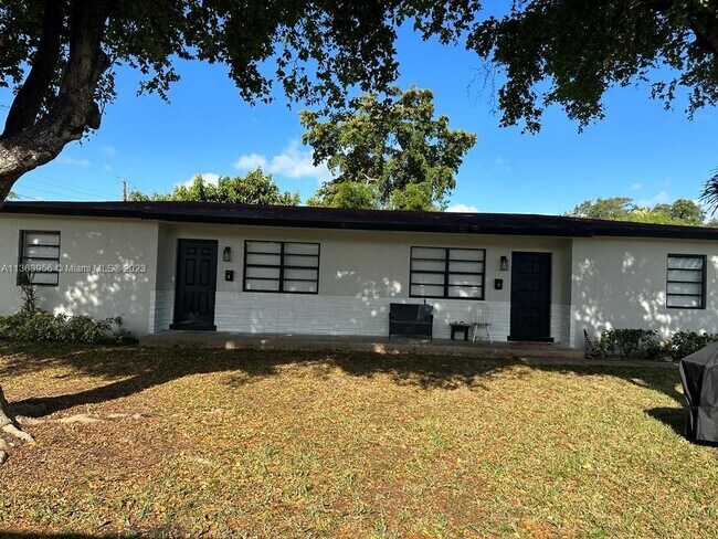 Foto del edificio - 725 NW 1st Ct