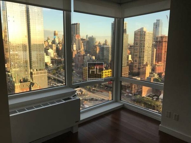 Building Photo - West 42