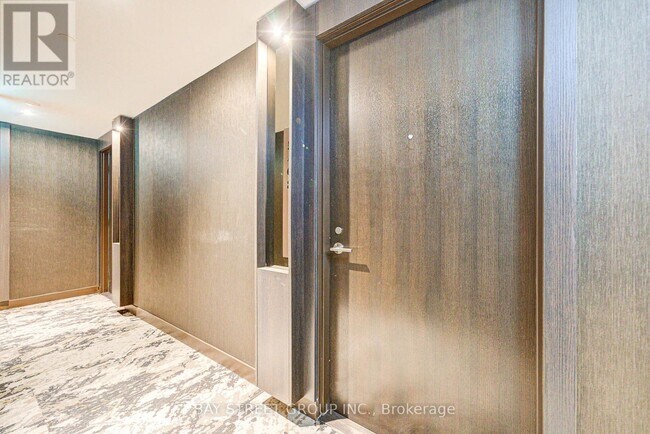 Photo du bâtiment - 11-5411 Yorkville Ave