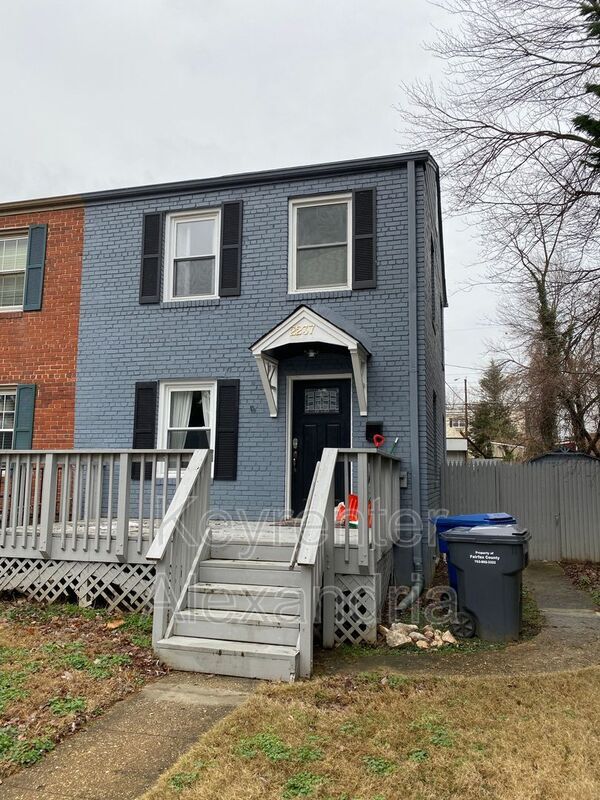 Building Photo - 2237 Arlington Ter