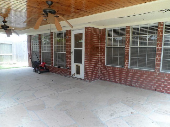 Foto del edificio - 3906 Oakwood Dr E