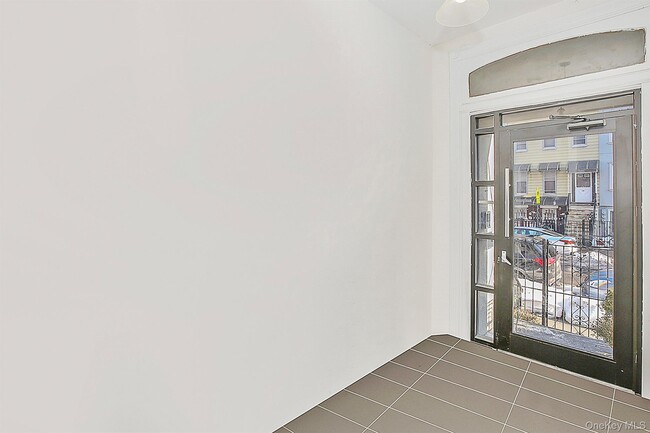 Building Photo - 99 Eldert St