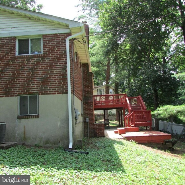Building Photo - 2700 Sulgrave Ave